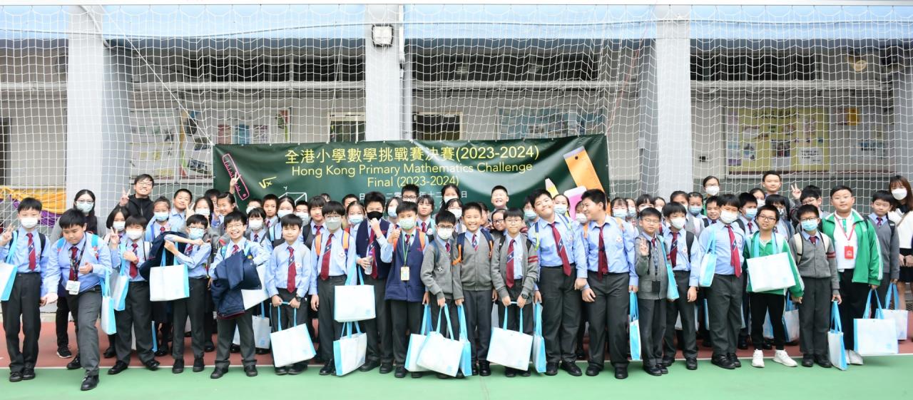 各位數學精英樂也融融參與數學比賽