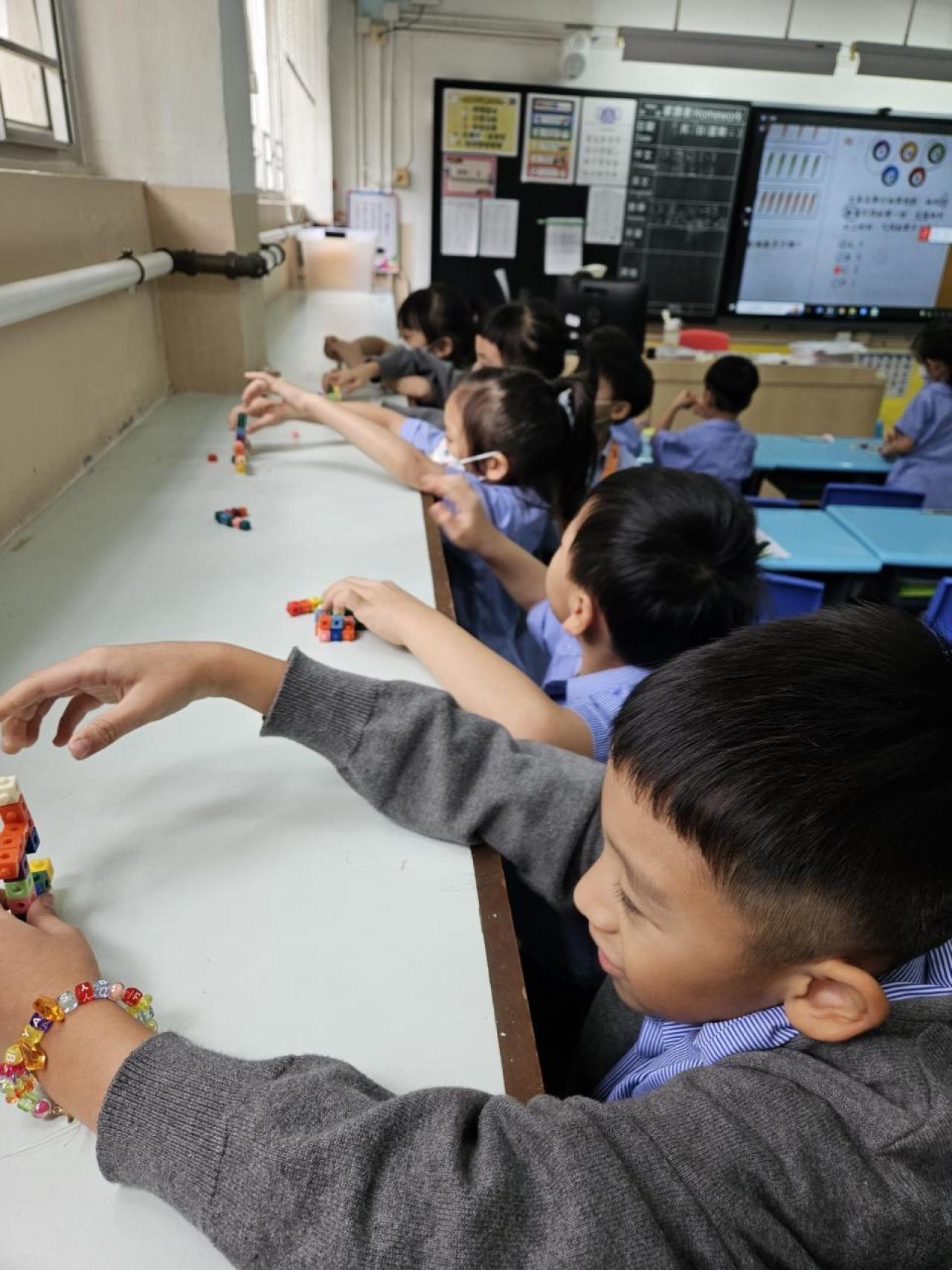 同學們一同參與數學學藝活動