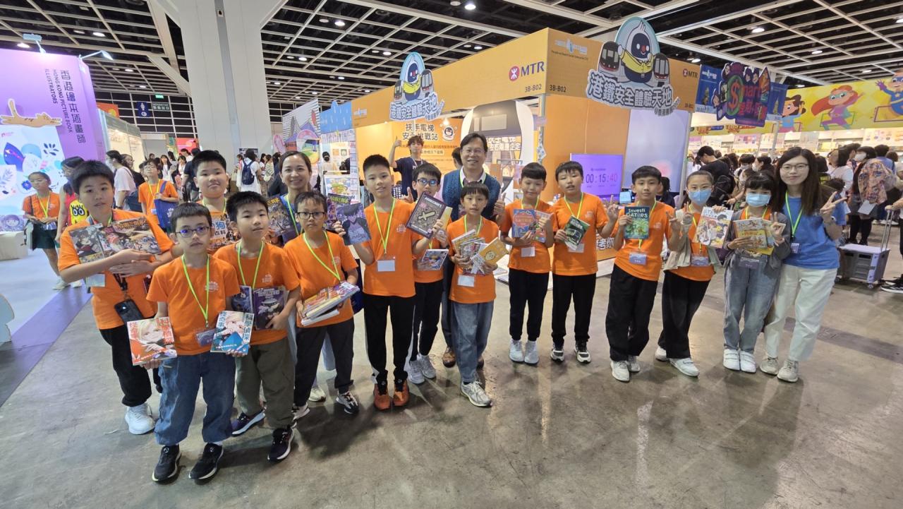 在書展中滿載而歸