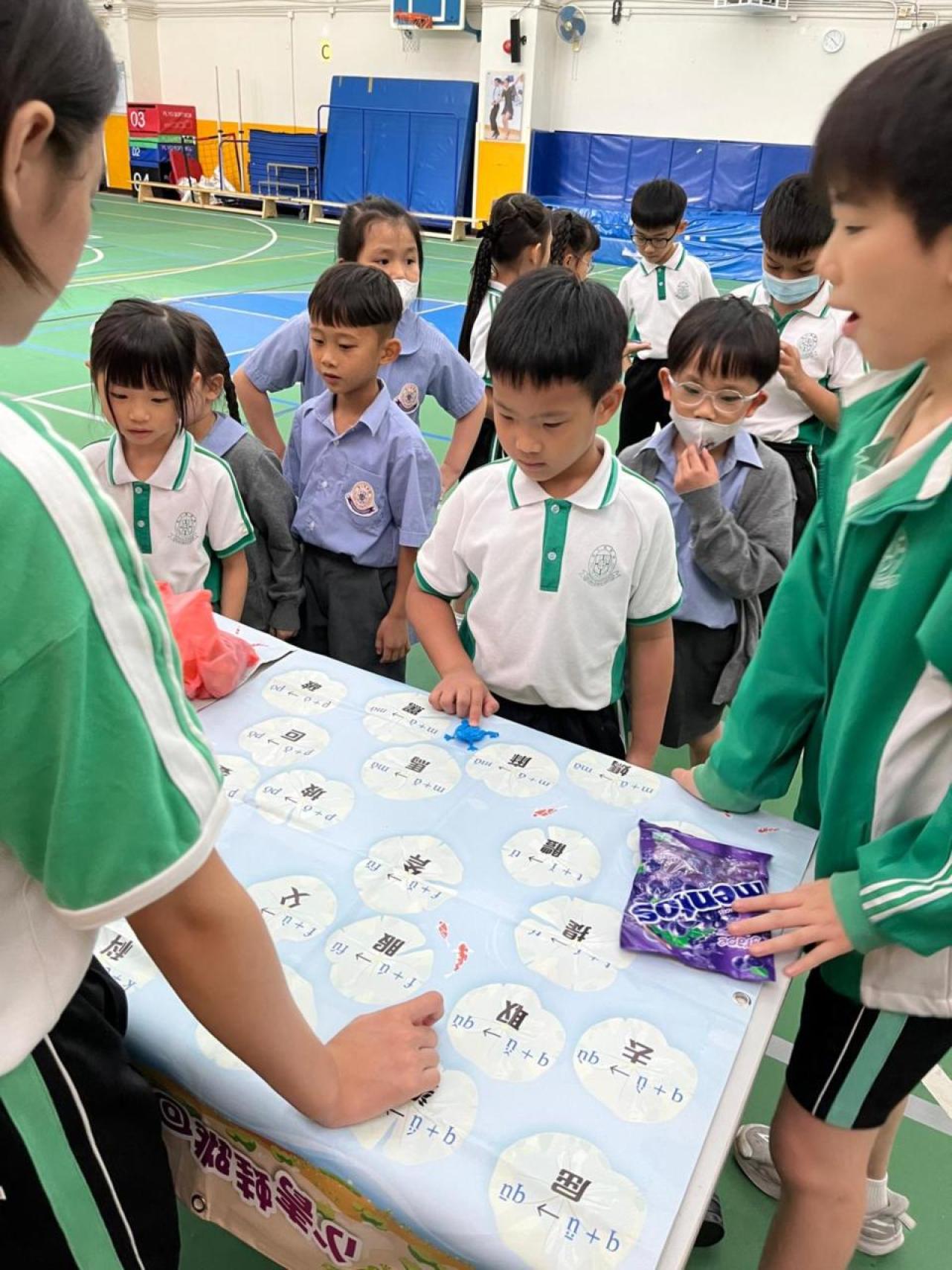 通過攤位遊戲提升低年級學生學習普通話的興趣