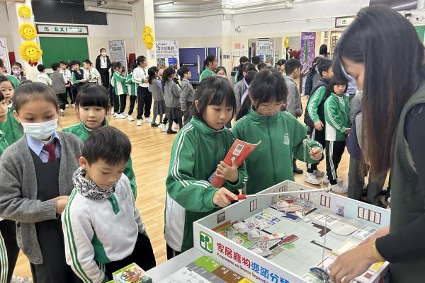 通過攤位遊戲，豐富學生的學習體驗，從而認識環保的重要性。